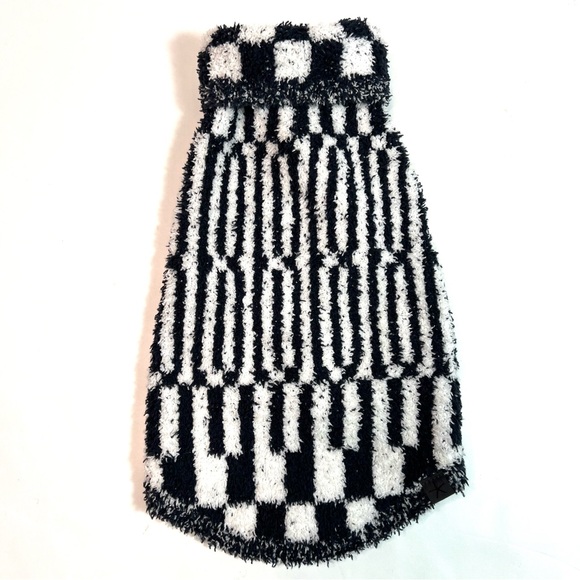 Barefoot Dreams Cozy Chic Abstract Check Dog
Sweater Size Small - Picture 12 of 16